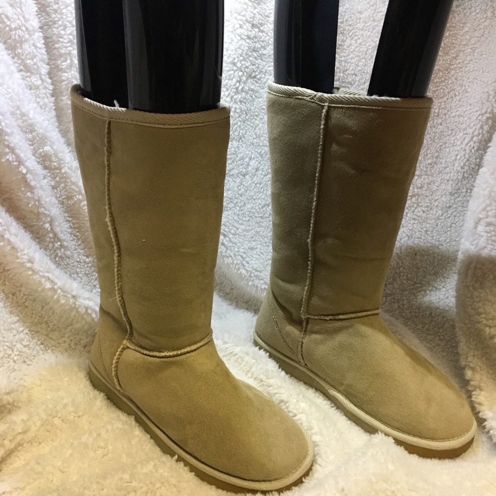 Dawgs size 6 boots. Great shape.